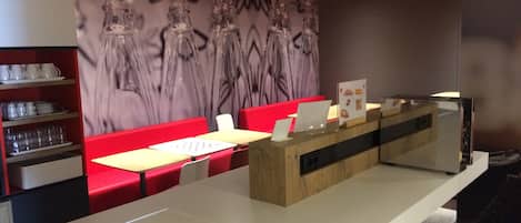 Daily continental breakfast (EUR 9 per person)