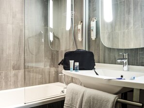 Standard Room, 2 Twin Beds | In-room safe, desk, blackout drapes, soundproofing - ibis Braga (Braga)