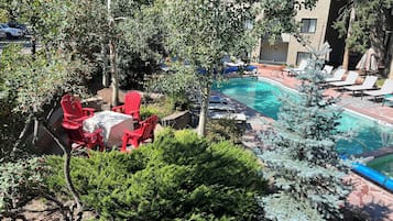 Outdoor pool, pool umbrellas, sun loungers