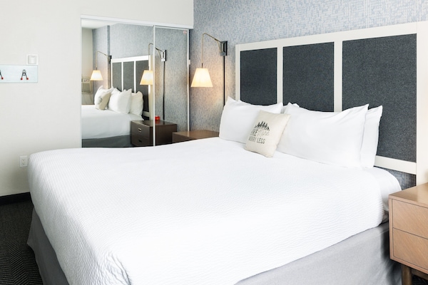 Egyptian cotton sheets, premium bedding, pillow-top beds, minibar