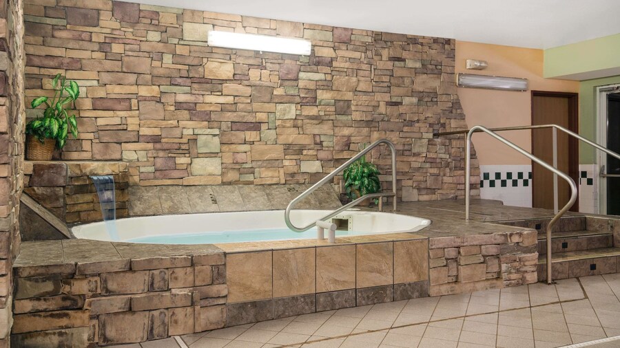 Quality Inn & Suites Mankato East
