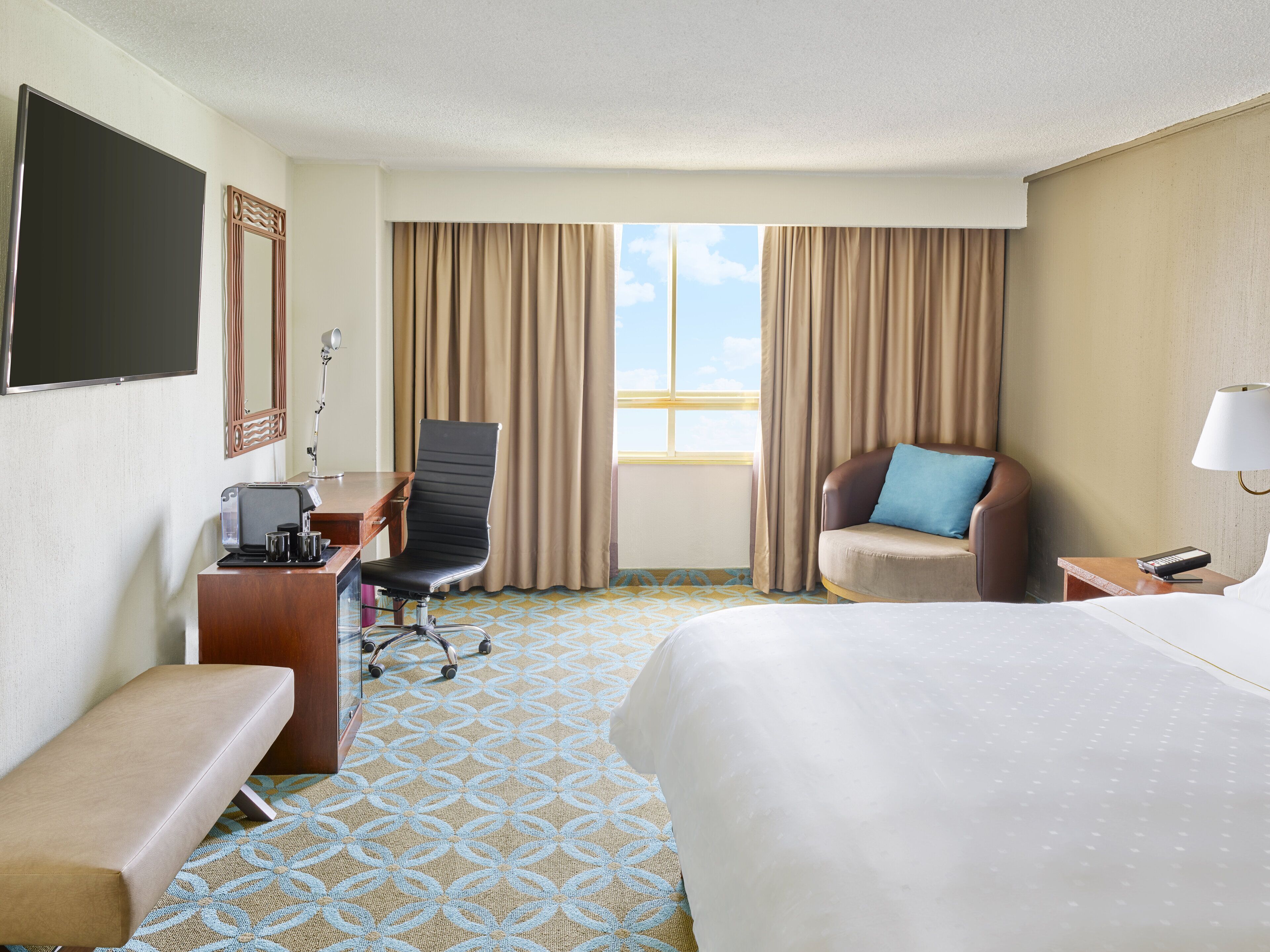 Premium bedding, down comforters, minibar, in-room safe