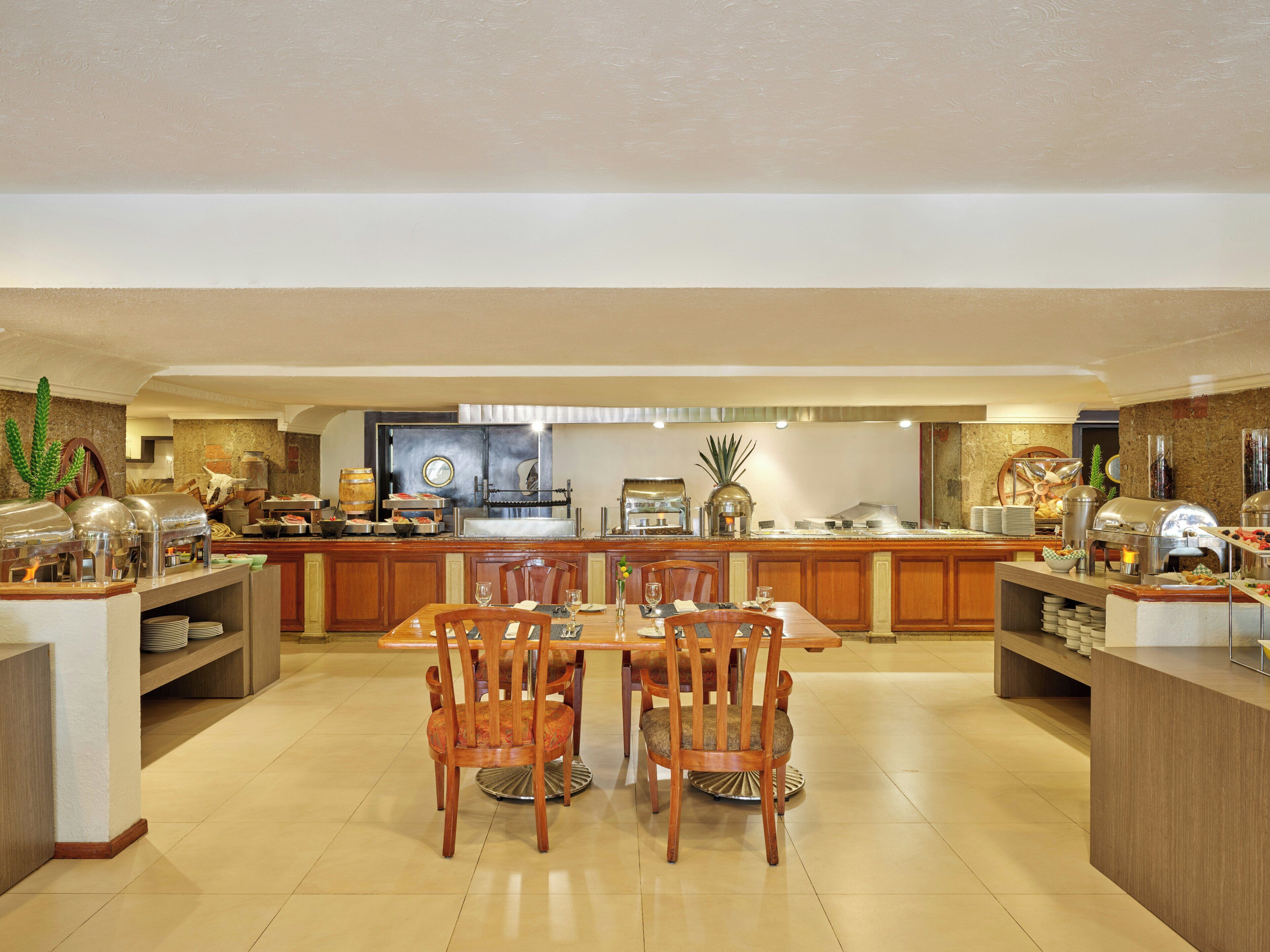 2 restaurants; breakfast, lunch, dinner, and brunch served