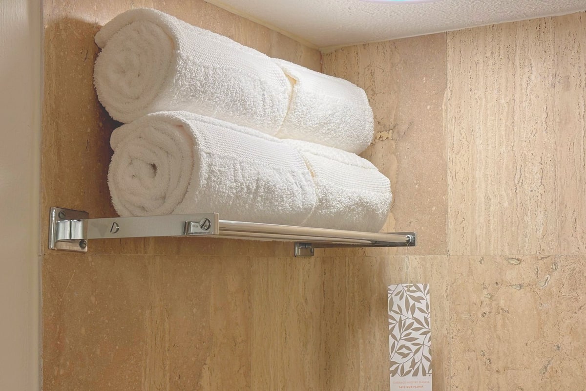 Premium bedding, down comforters, minibar, in-room safe