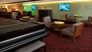 3 Bars/Lounges, Sportbar