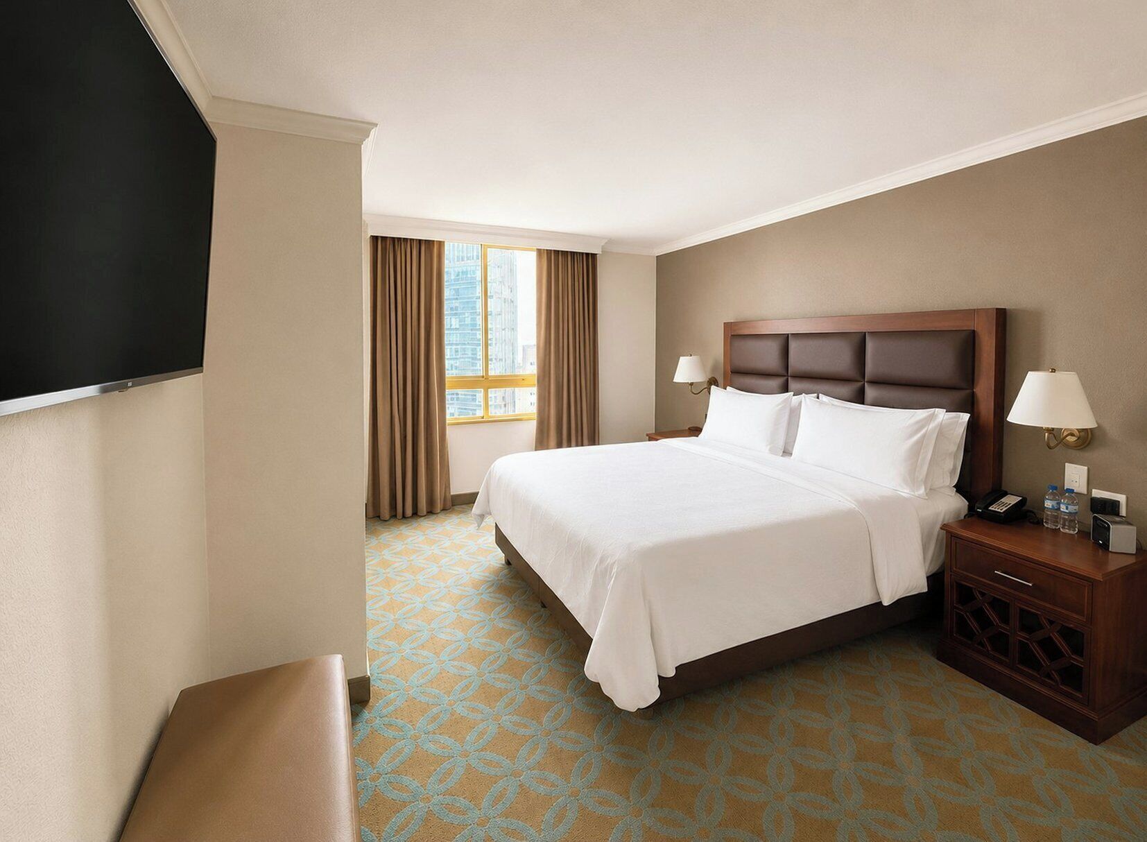 Master Suite, 1 King | Premium bedding, down comforters, minibar, in-room safe