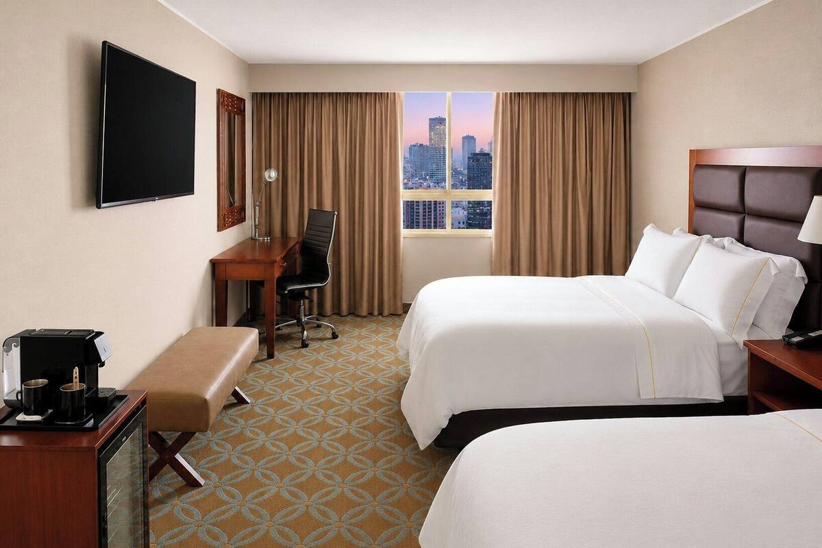 Premium bedding, down comforters, minibar, in-room safe