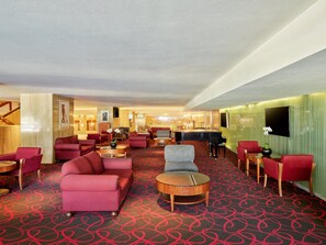3 bars/lounges, sports bar