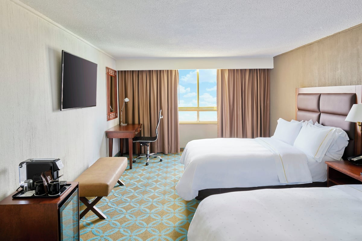 Seprai premium, selimut bulu angsa, minibar, dan brankas