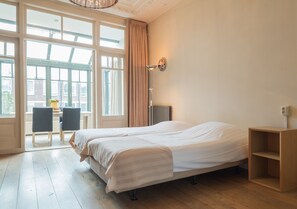 Standard Apartment (Erasmus, only per stairs) | Premium bedding, in-room safe, desk, laptop workspace - Hotel Van Walsum (Rotterdam)