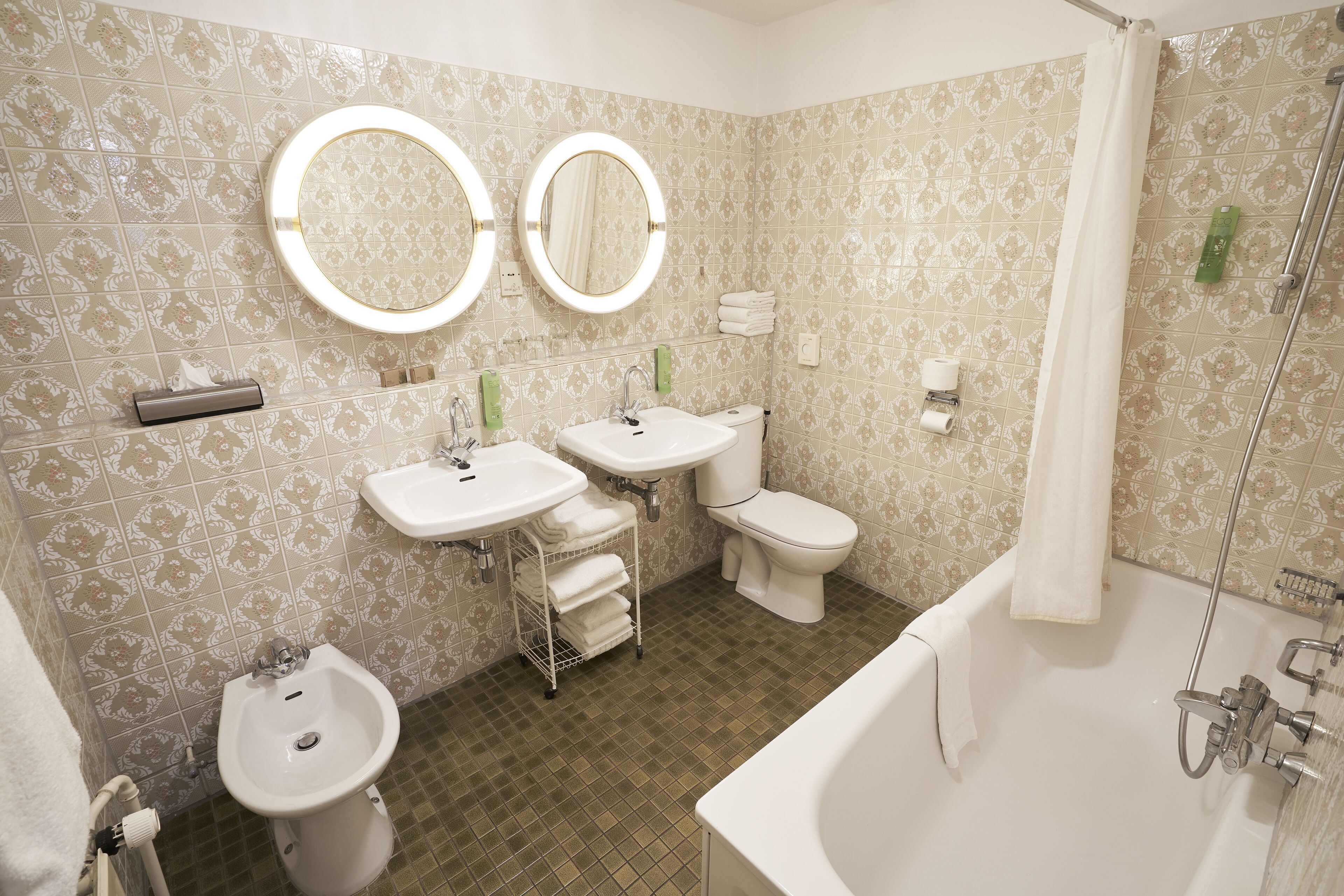 quadruple room | bathroom | shower, free toiletries, hair dryer, towels