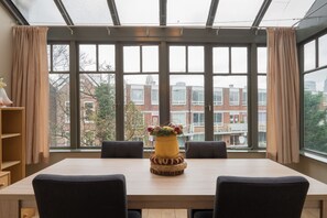 Standard Apartment (Erasmus, only per stairs) | In-room dining