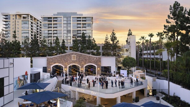 A rooftop lounge area with outdoor seating and a view of surrounding buildings. - Irvine Marriott (Irvine)