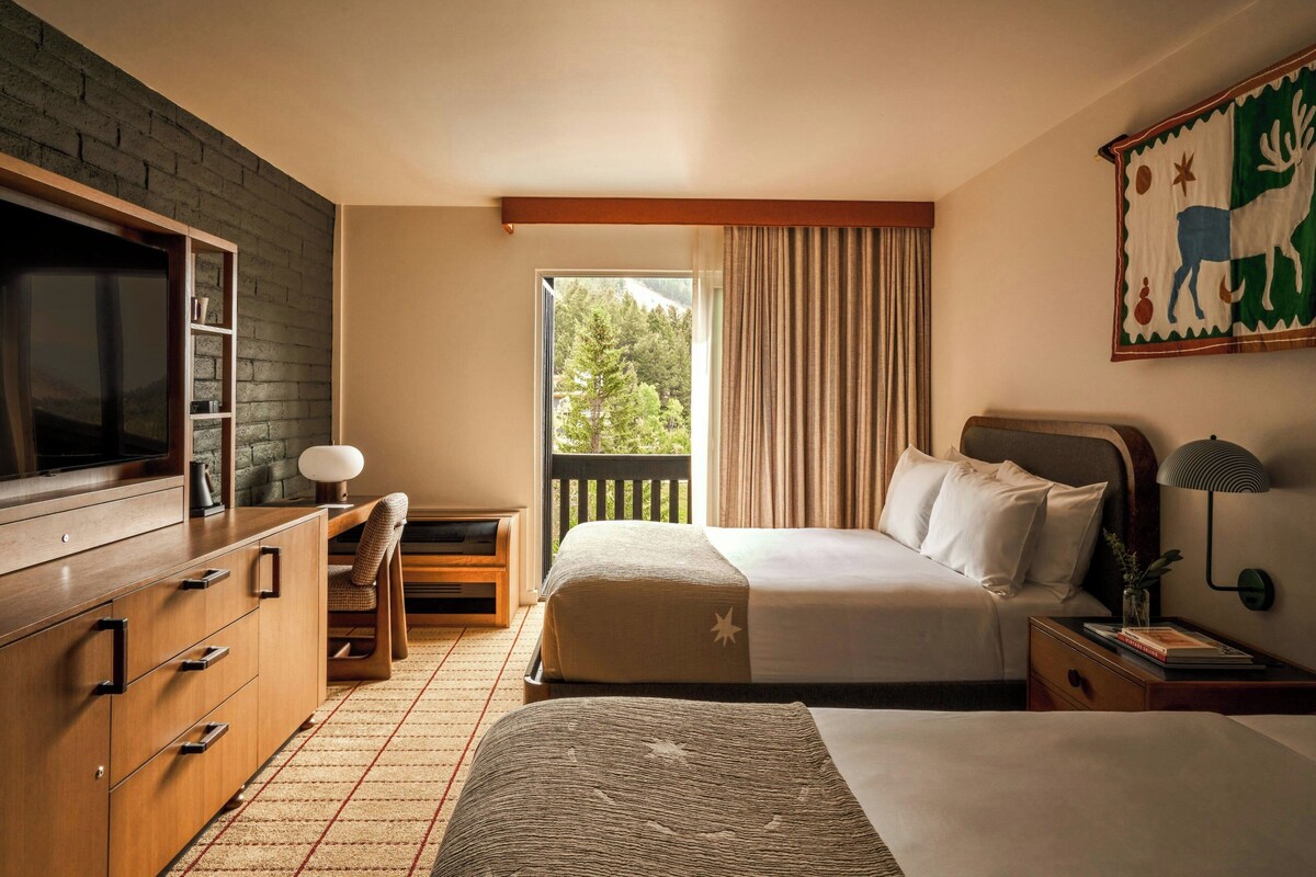 Room, 2 Queen Beds, Balcony, Mountain View | Premium bedding, in-room safe, desk, laptop workspace