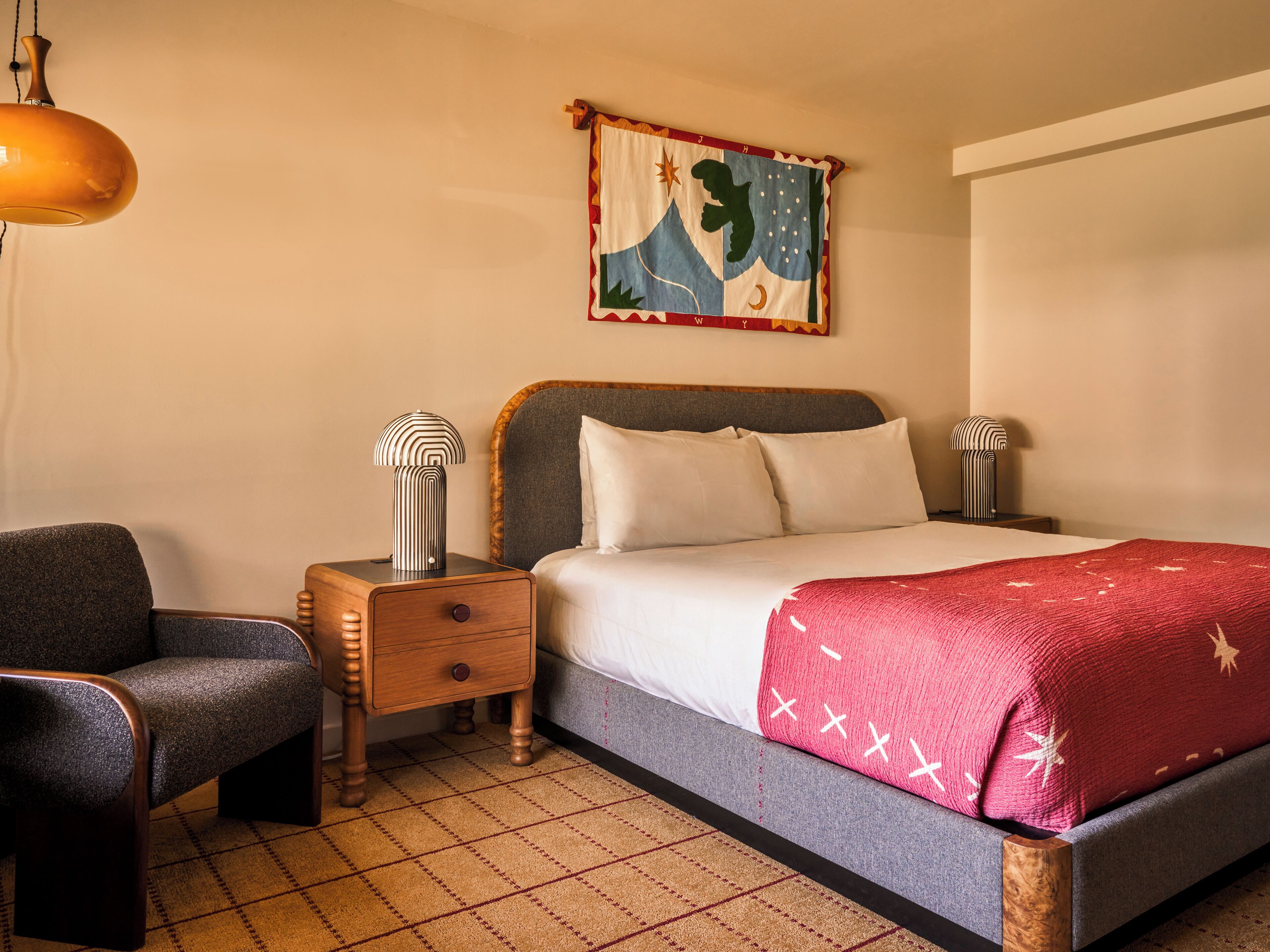 Suite, 1 King-Bett | Hochwertige Bettwaren, Zimmersafe, Schreibtisch