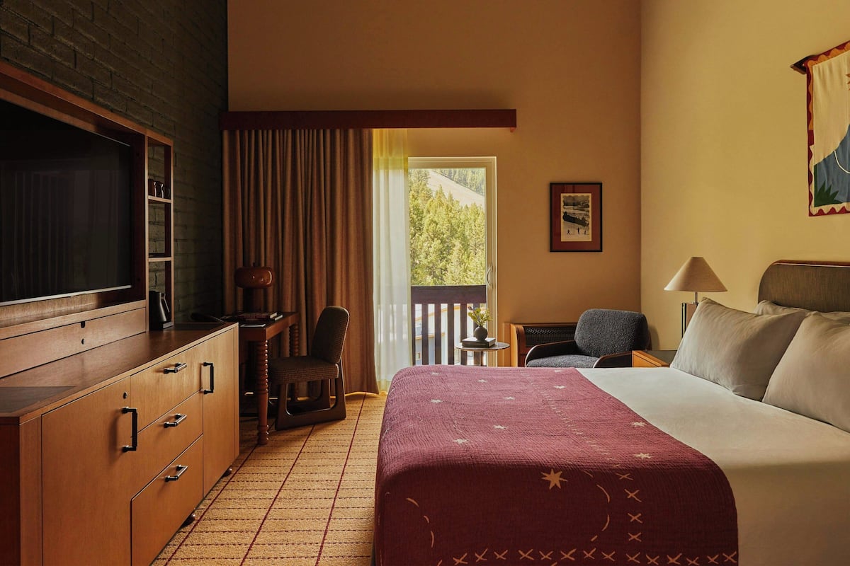 Suite, 1 Bedroom | Premium bedding, in-room safe, desk, laptop workspace