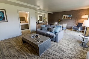 ห้องสวีท, เตียงคิงไซส์ 1 เตียง | เครื่องนอนระดับพรีเมียม, ตู้นิรภัยในห้องพัก, โต๊ะทำงาน