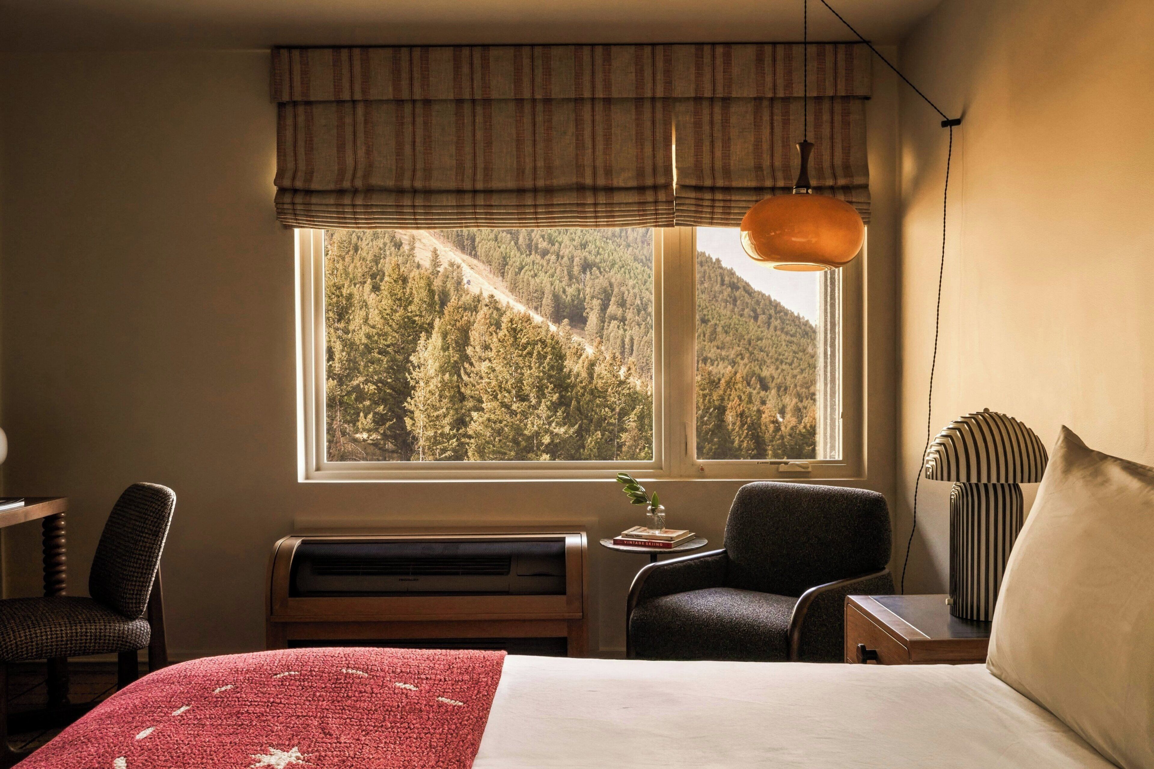 Kamer, 1 kingsize bed | Luxe beddengoed, een kluis op de kamer, een bureau, een laptopwerkplek