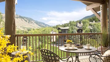 Luxury One Bedroom Condo | Ausblick vom Zimmer