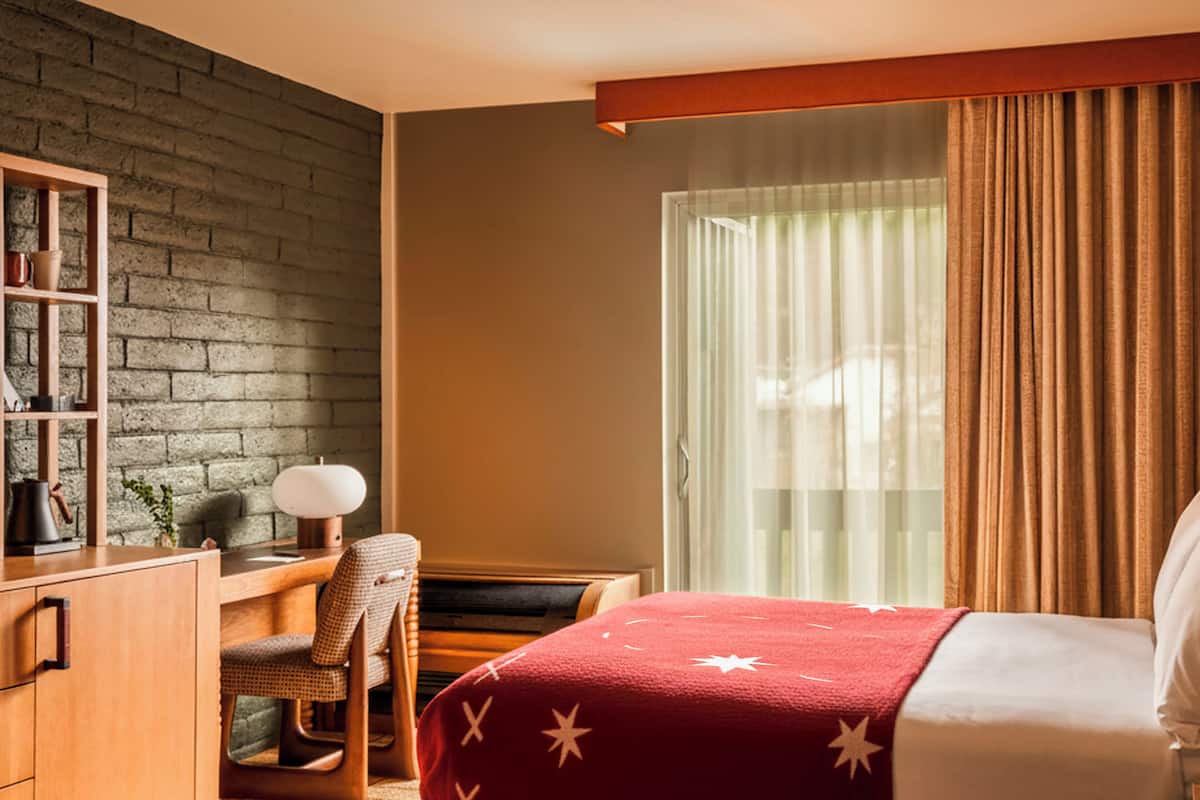 Zimmer, 1 King-Bett, Balkon | Hochwertige Bettwaren, Zimmersafe, Schreibtisch