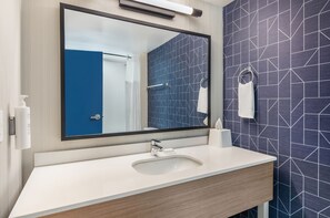 Room, 2 Queen Beds, Accessible (Hearing) | Bathroom | Combined shower/tub, free toiletries, towels