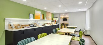 Spark by Hilton Roanoke Airport