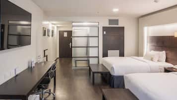 Habitación estándar con 2 camas individuales | Minibar (con algunos artículos gratuitos), caja fuerte, escritorio