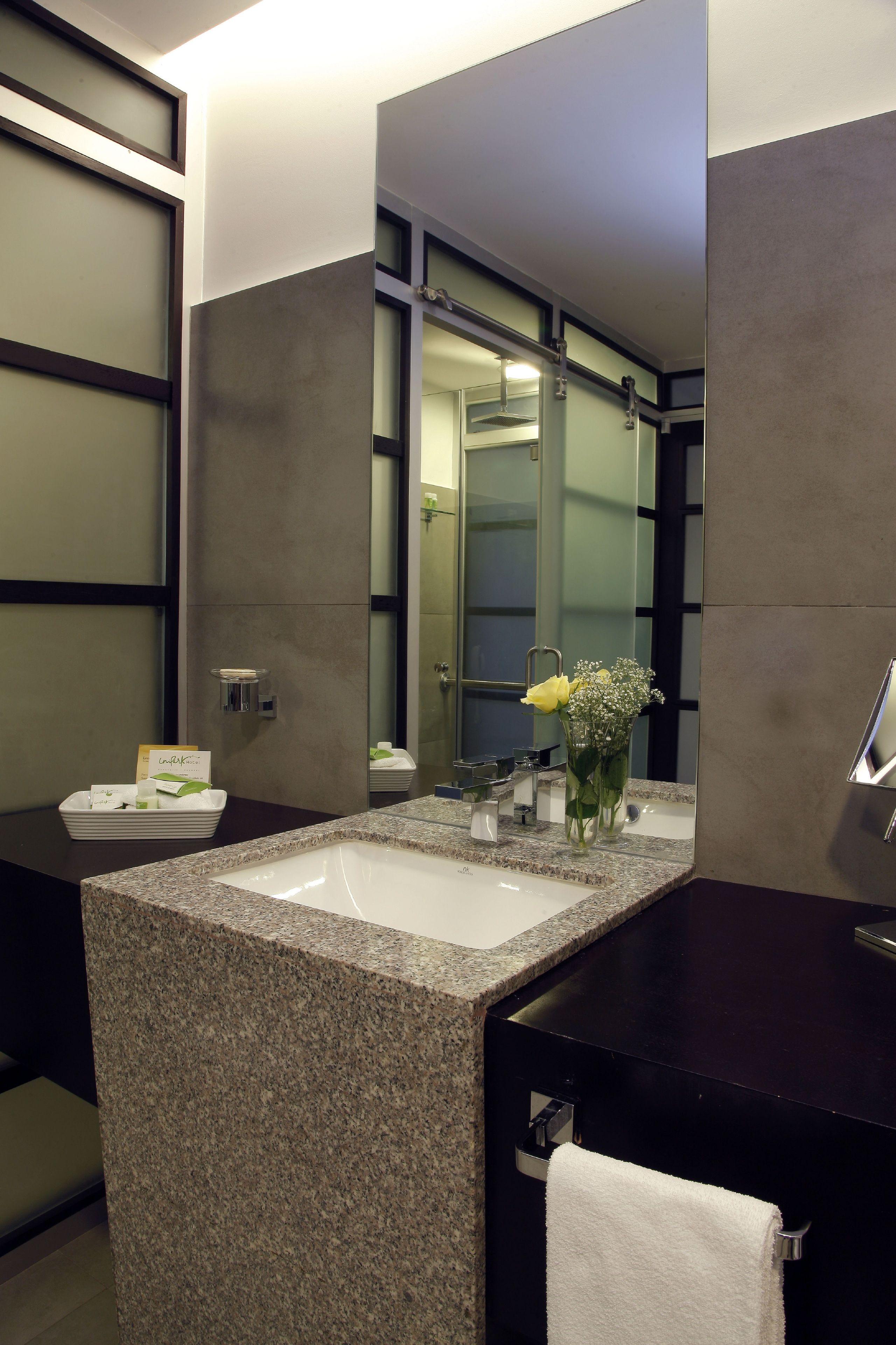 shower, free toiletries, towels