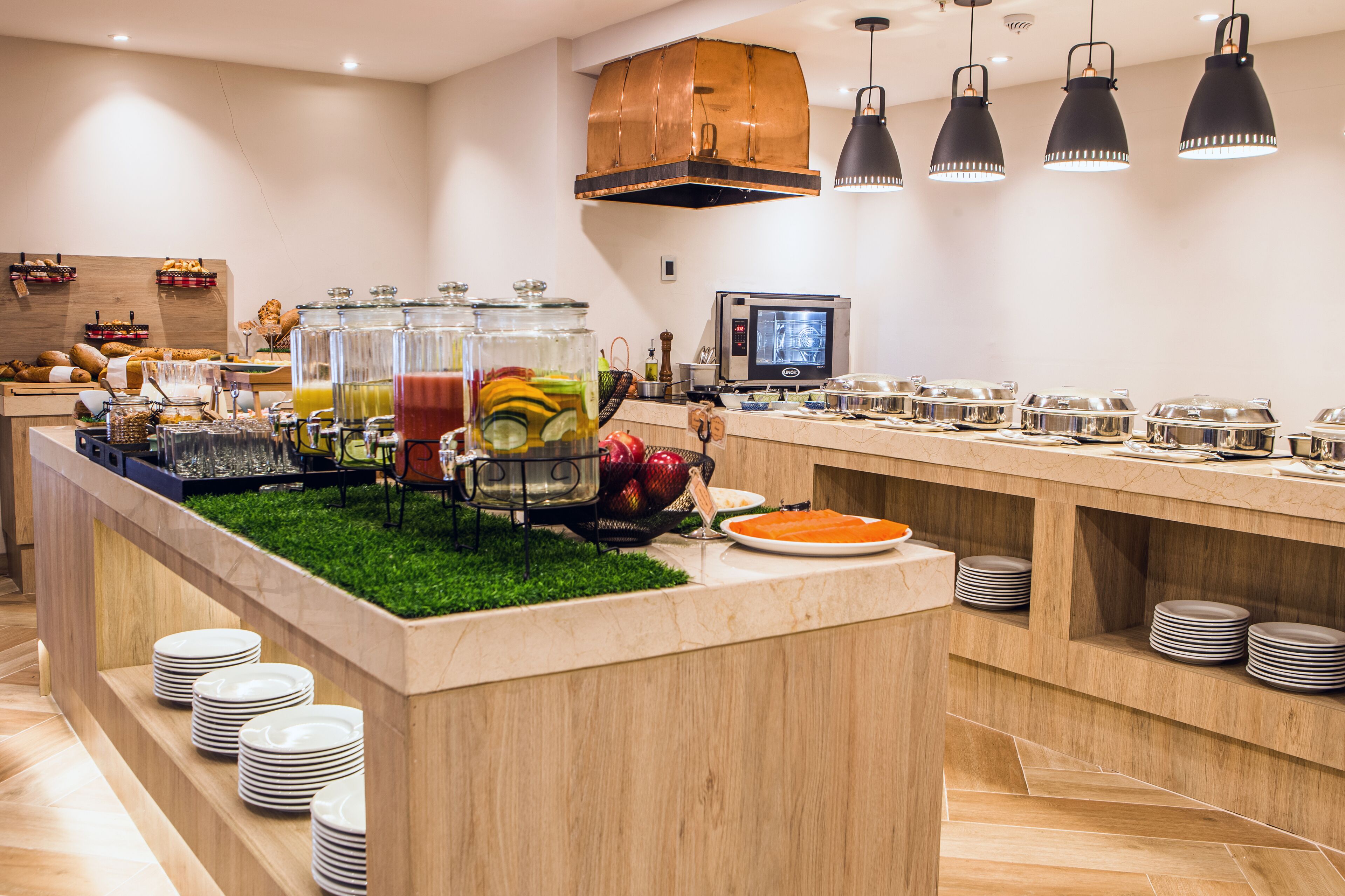 breakfast, lunch and dinner served