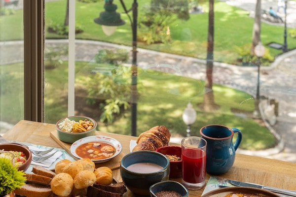Free daily buffet breakfast