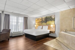 Studio Suite, 1 King Bed, Non Smoking (First Floor) | Jetted tub