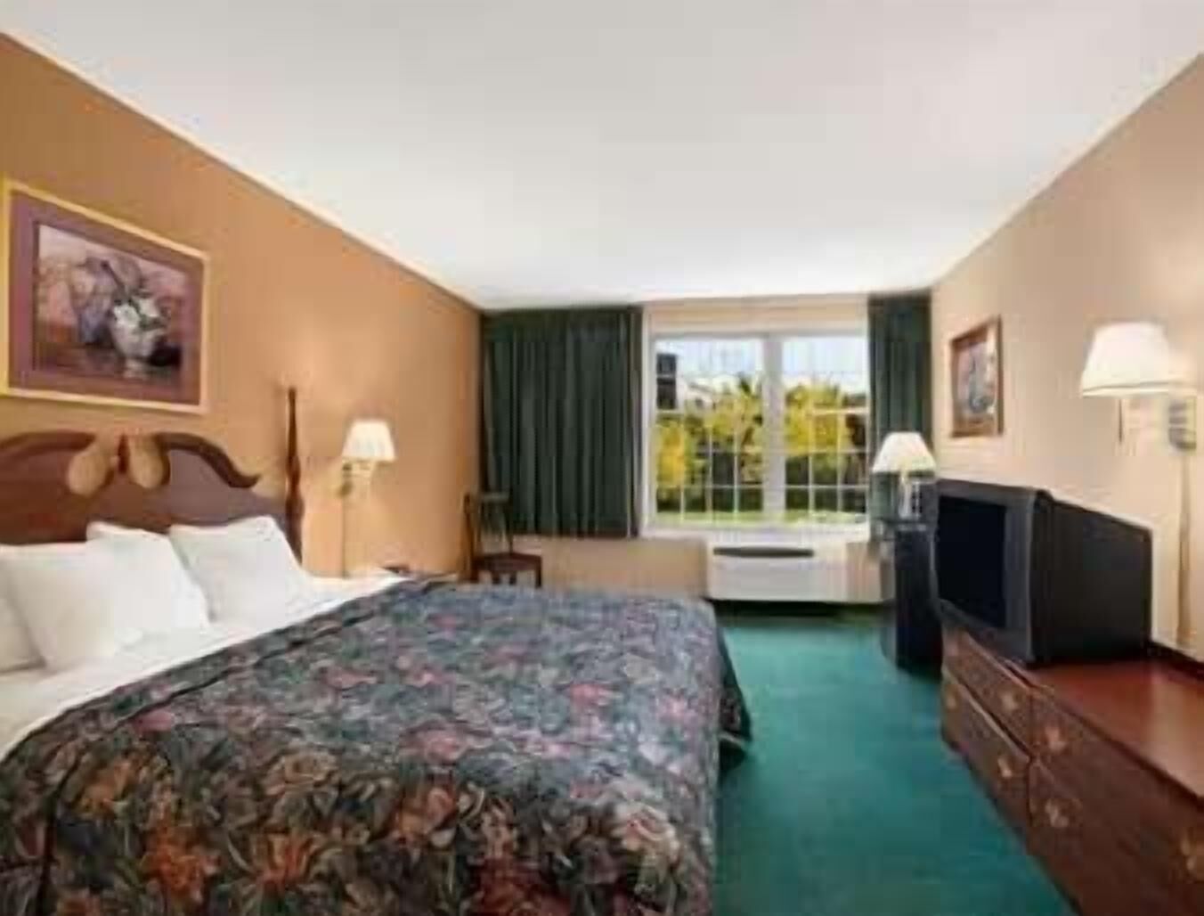 책상, 방음 설비, 다리미/다리미판, 무료 유아용 침대