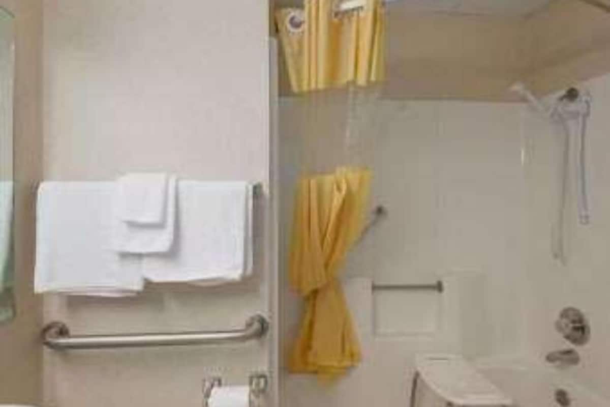 Bathroom | Hair dryer, towels, soap, shampoo