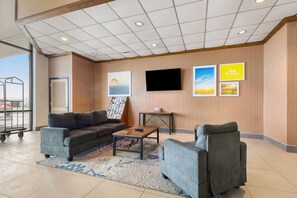 Lobby - Days Inn by Wyndham Madisonville (Madisonville)