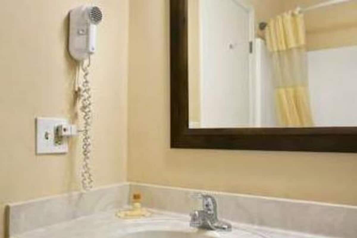 Bathroom | Hair dryer, towels, soap, shampoo