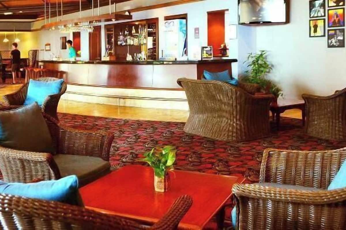 Bar (on property) | Cocktail bar, pool views, open daily