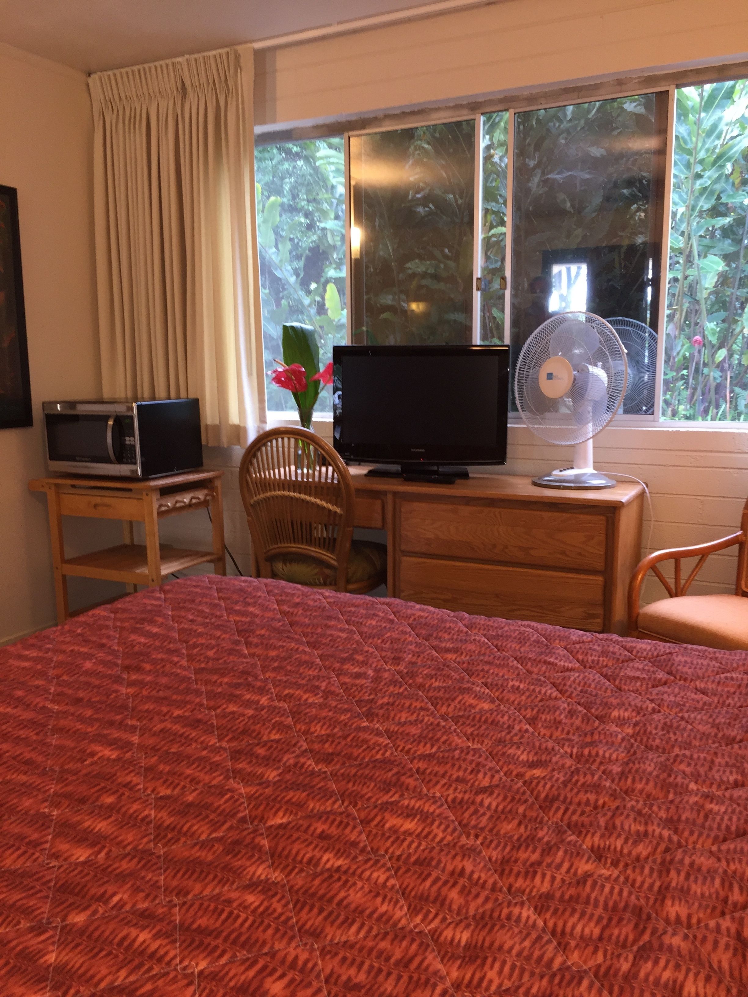 superior studio, 1 queen bed, kitchen | 1 bedroom, desk, iron/ironing board, cots/infant beds