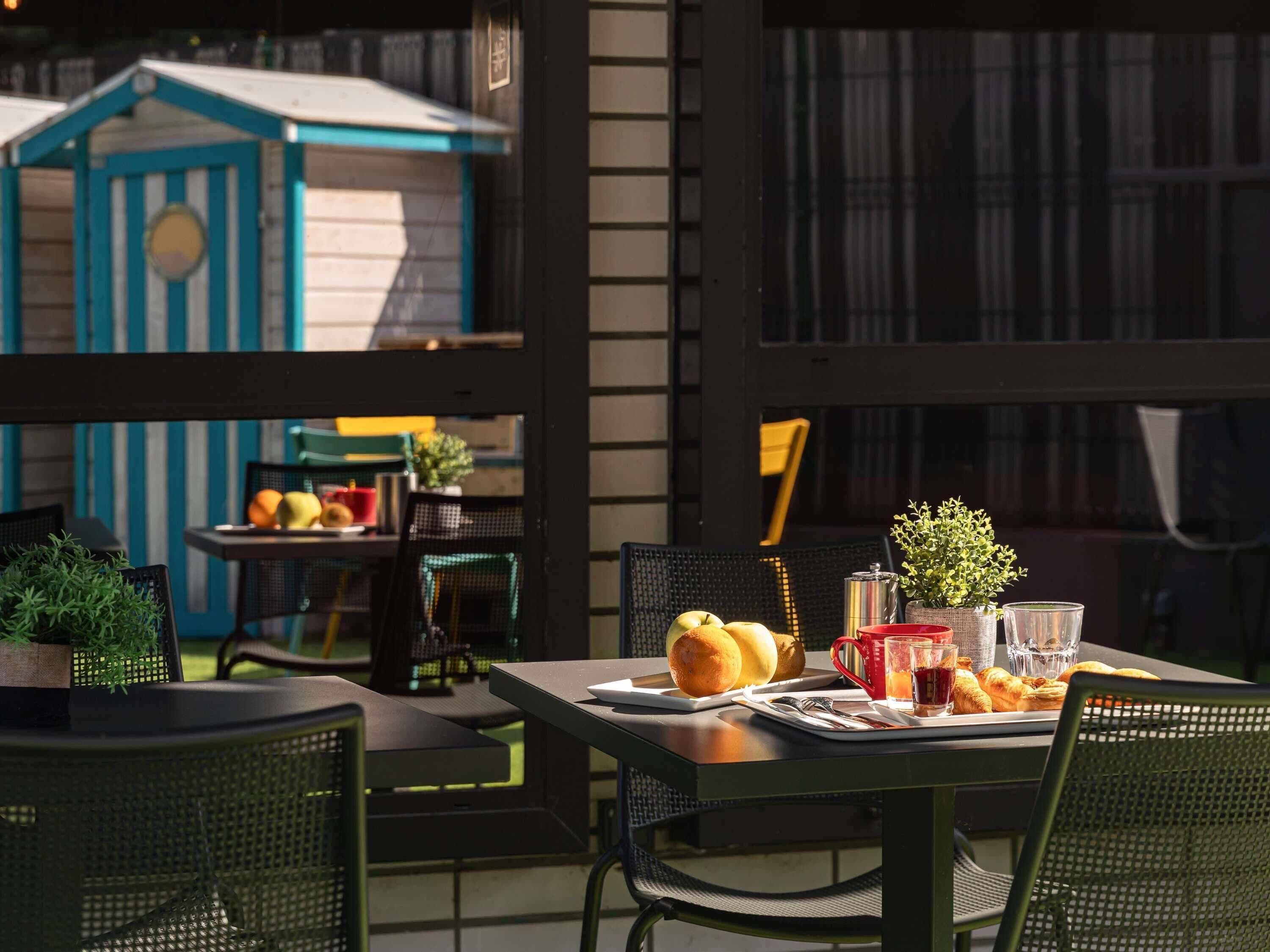 Een seizoensgebonden buitenzwembad