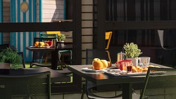 Een seizoensgebonden buitenzwembad