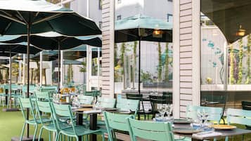 Een seizoensgebonden buitenzwembad