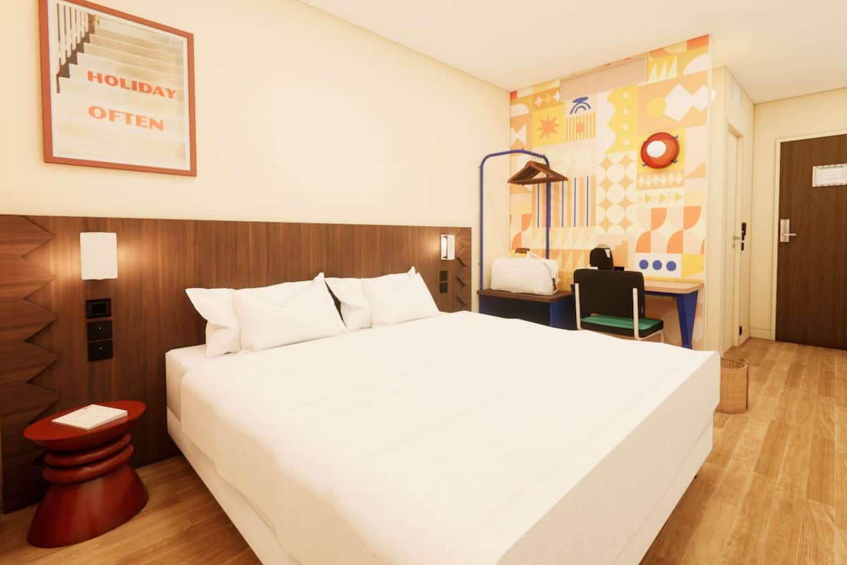 1 bedroom, premium bedding, desk, laptop workspace
