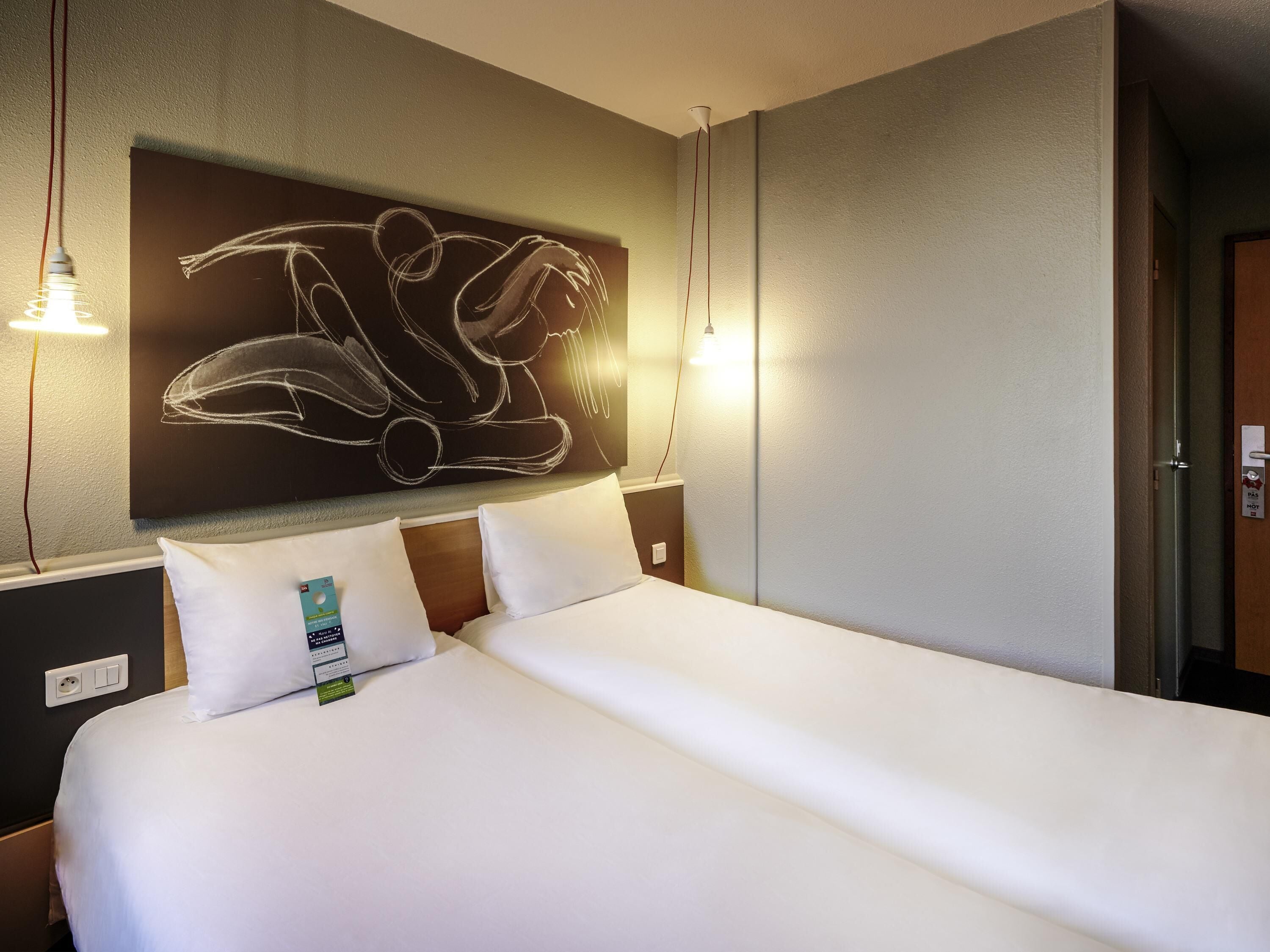 Standard Twin Room, 2 Twin Beds | 1 bedroom, premium bedding, desk, laptop workspace