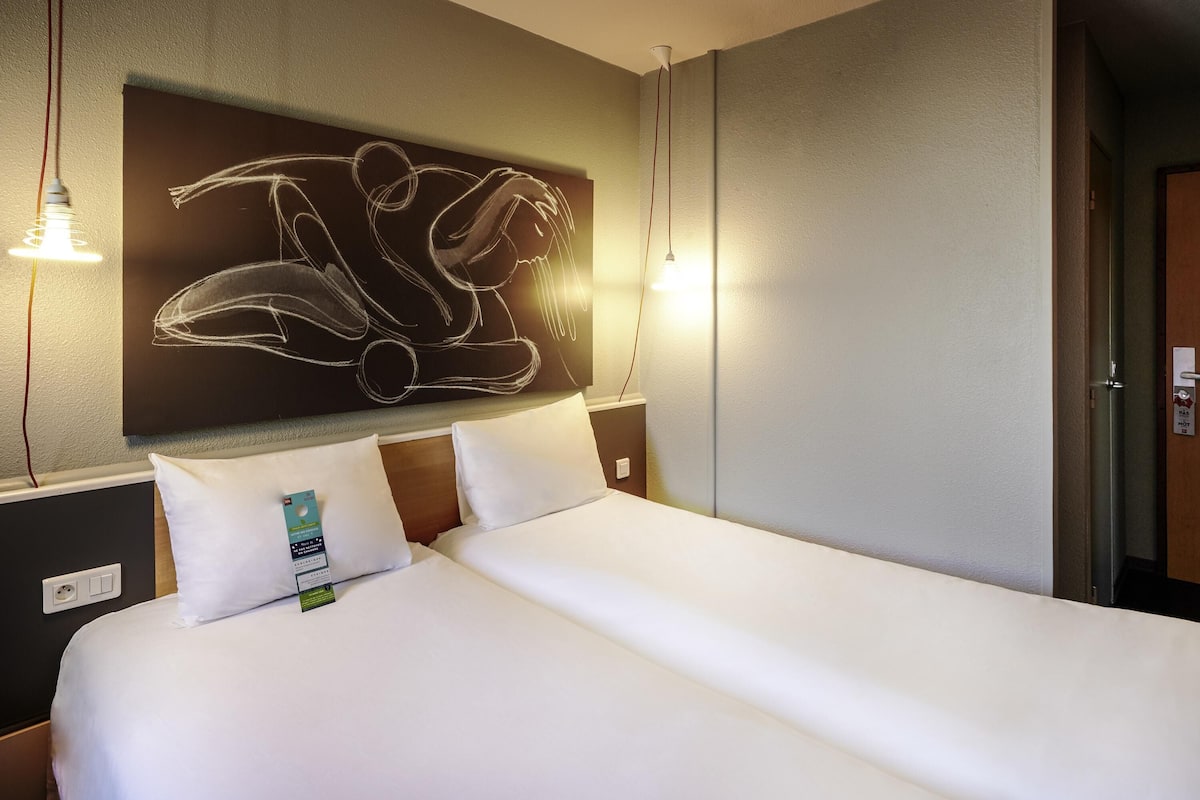 Standard Twin Room, 2 Single Beds | 1 bedroom, premium bedding, desk, laptop workspace