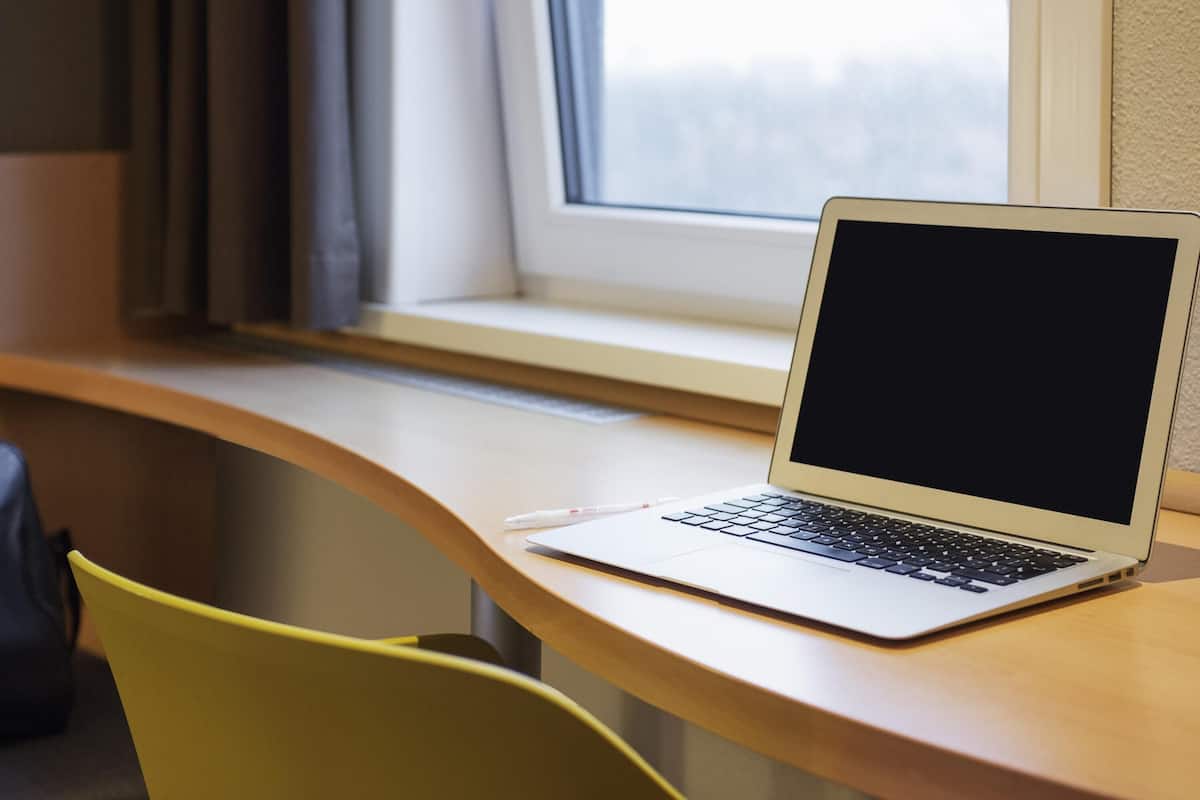 Zimmersafe, Schreibtisch, schallisolierte Zimmer, Bügeleisen/Bügelbrett