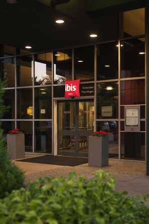 Exterior detail - ibis Rotterdam Vlaardingen (Vlaardingen)