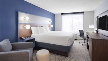 Room, 1 King Bed, Non Smoking | Premium bedding, desk, soundproofing, iron/ironing board