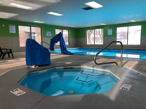 Indoor pool, sun loungers