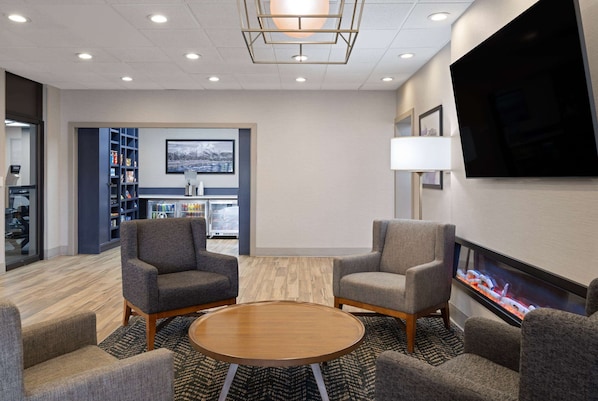 Lobby - AmericInn by Wyndham Casper Event Center Area (Casper)