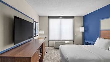Chambre, 1 lit double, accessible aux personnes à mobilité réduite (Mobility, Bathtub w/ Grab Bars) | Literie de qualité supérieure, bureau, chambres insonorisées