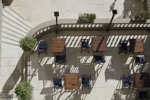 Bar junto a la piscina